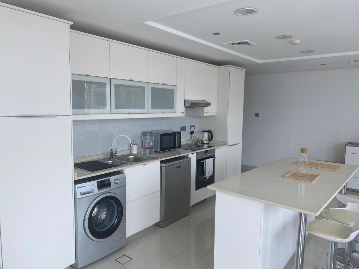 One Bedroom Apartment With Pool & Gym Near Marina Dubaj Zewnętrze zdjęcie