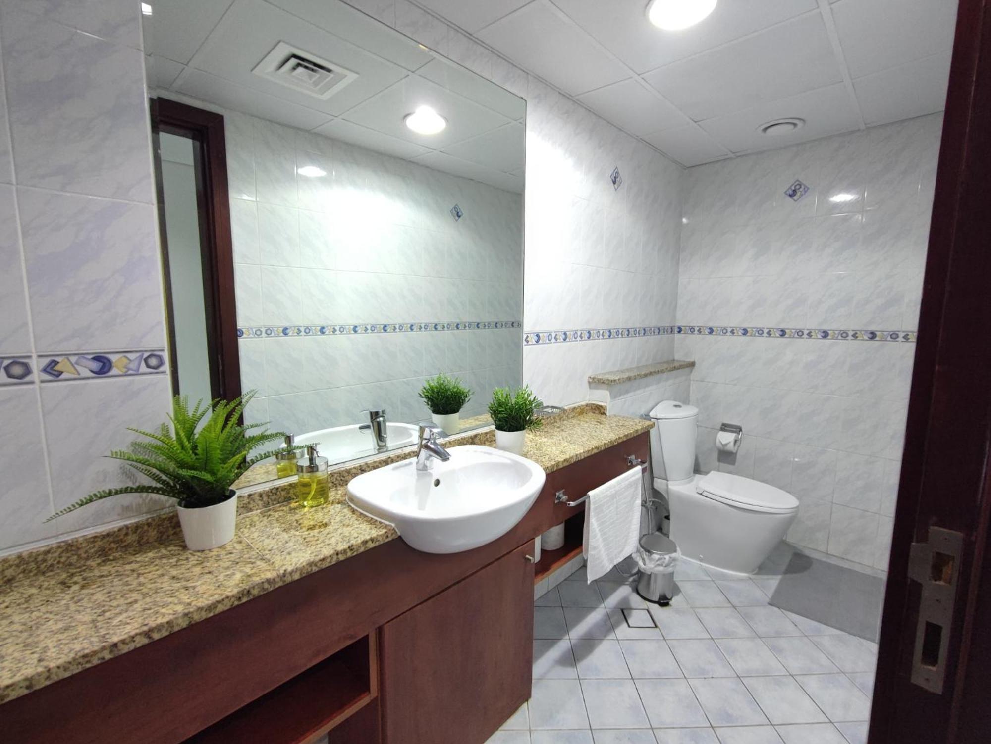 One Bedroom Apartment With Pool & Gym Near Marina Dubaj Zewnętrze zdjęcie