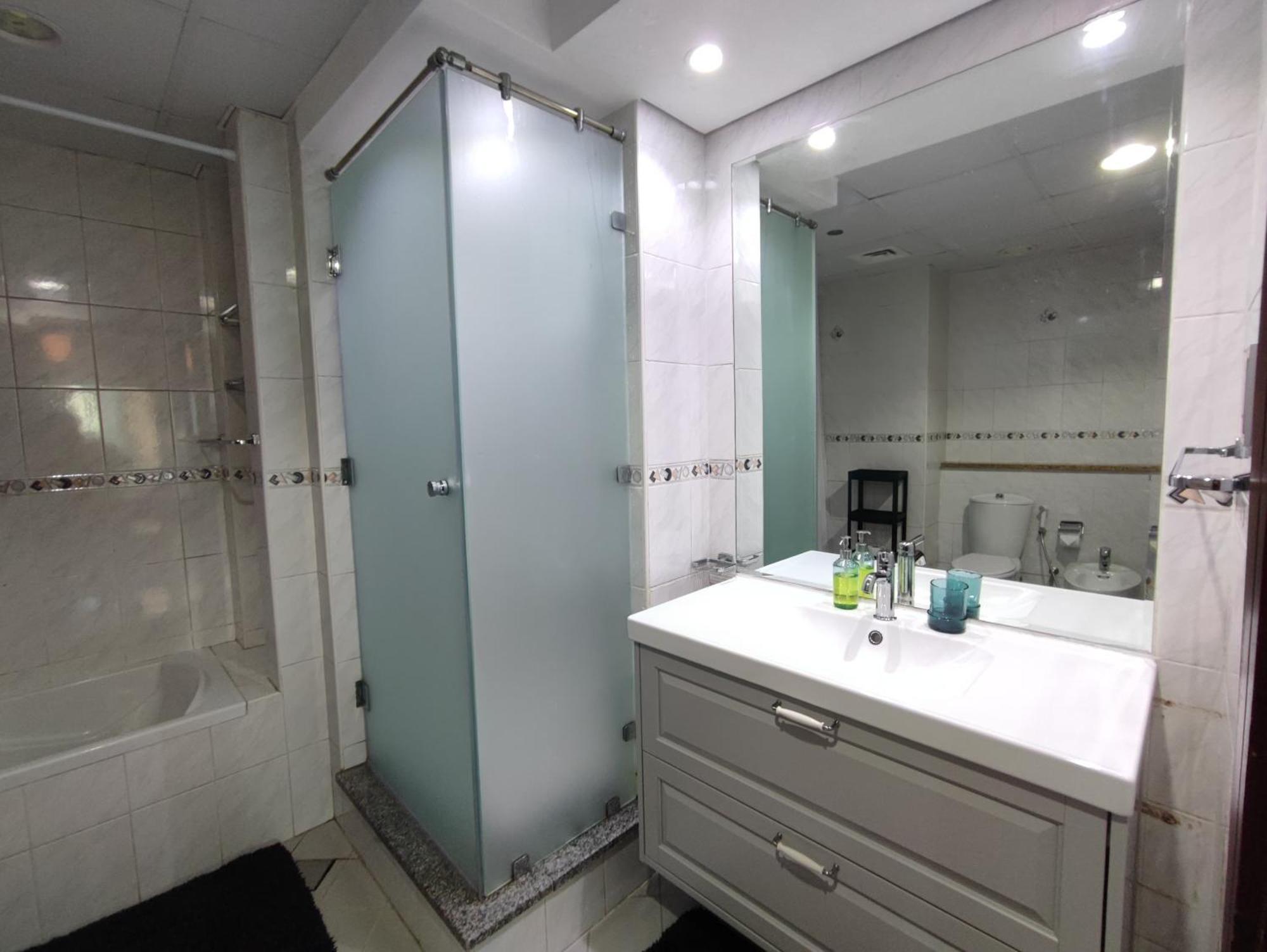 One Bedroom Apartment With Pool & Gym Near Marina Dubaj Zewnętrze zdjęcie