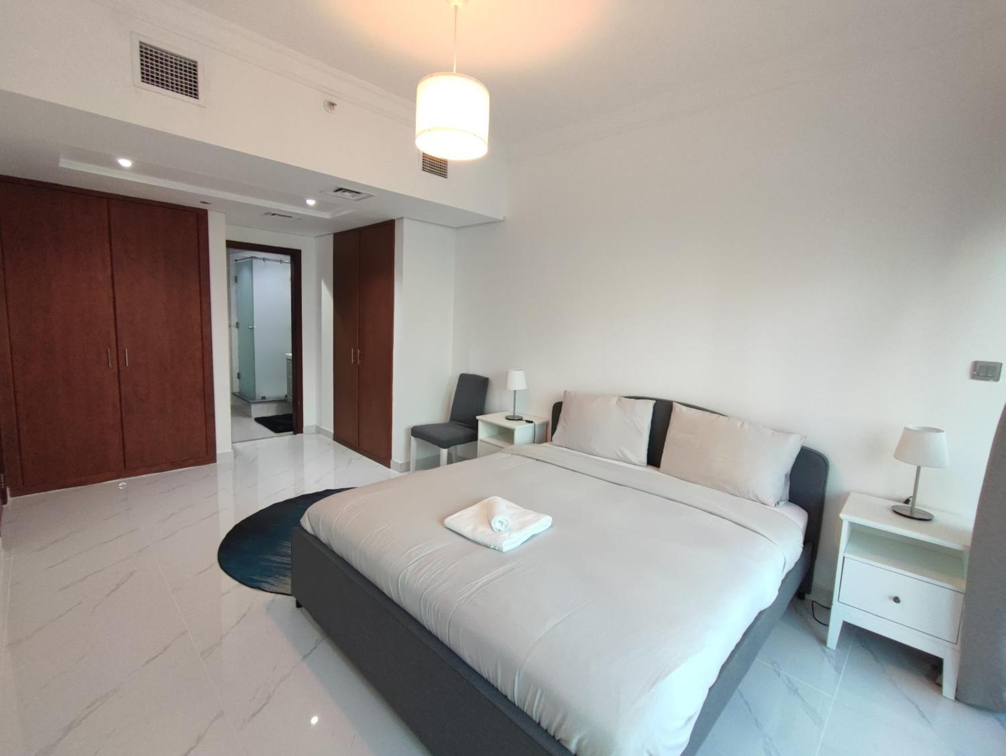 One Bedroom Apartment With Pool & Gym Near Marina Dubaj Zewnętrze zdjęcie