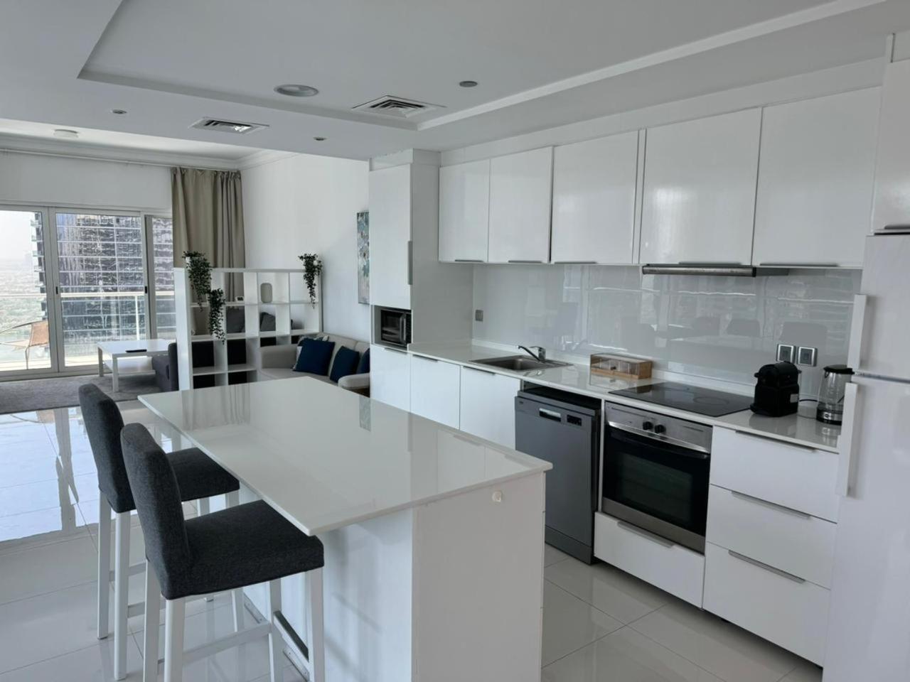 One Bedroom Apartment With Pool & Gym Near Marina Dubaj Zewnętrze zdjęcie